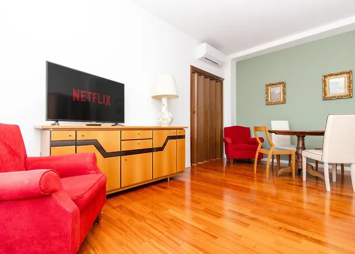 Modern With Balcony And Park View מילאנו