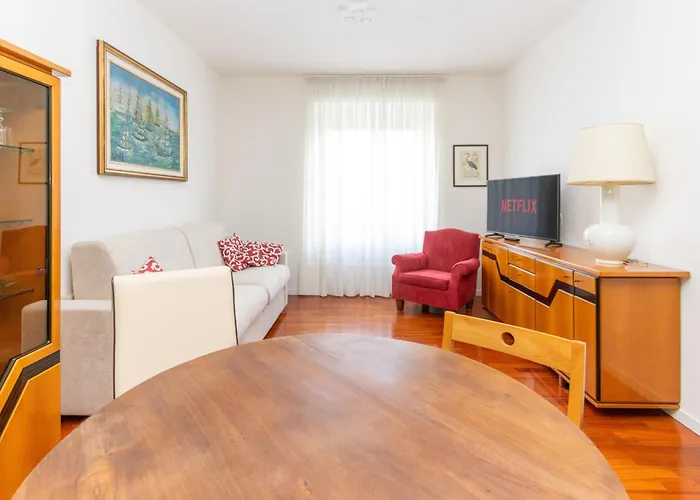 Modern With Balcony And Park View Апартаменты Милан
