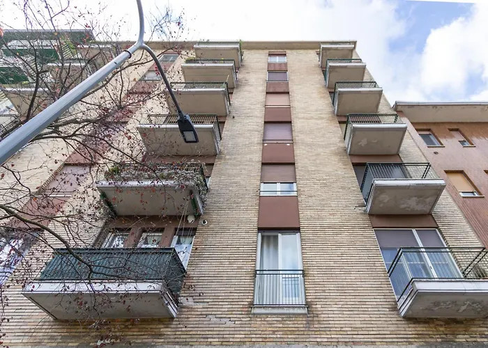 Modern With Balcony And Park View דירה מילאנו