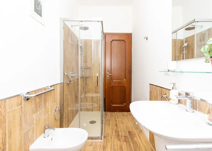 Modern With Balcony And Park View *