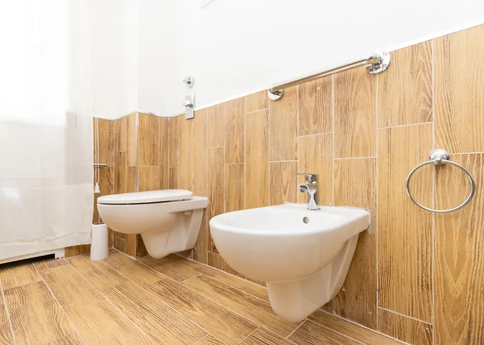 Modern With Balcony And Park View