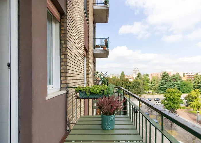 Modern With Balcony And Park View דירה *