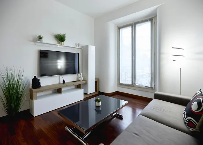 Cadorna Cityview Flat - Strategic Position In The Middle Of The Square 아파트 *