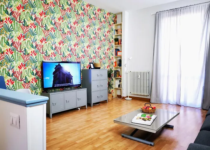 Spacious 50 Meters From The Metro Apartamento *