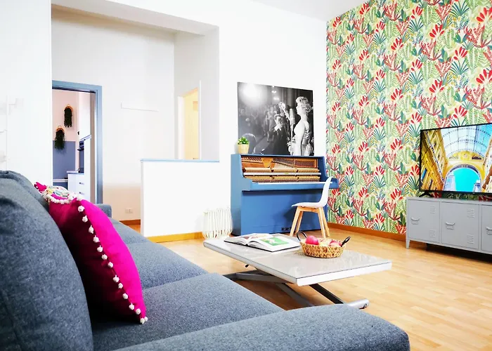 아파트 Spacious 50 Meters From The Metro 밀라노