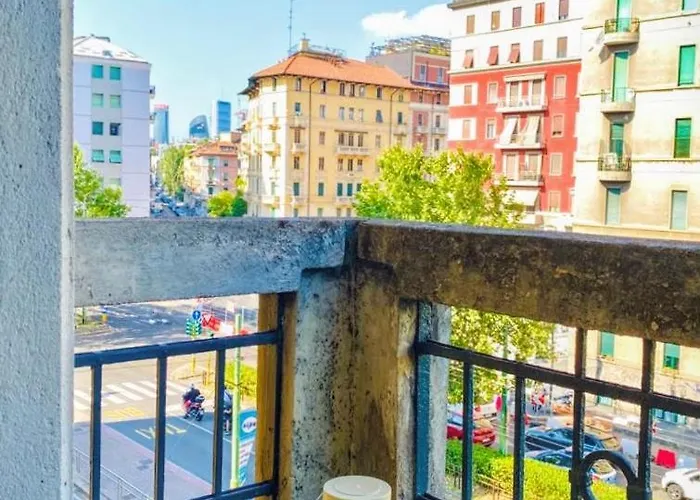 Spacious 50 Meters From The Metro * 밀라노