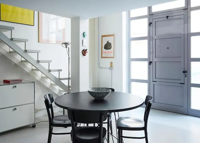 Artist - Porta Romana Apartment