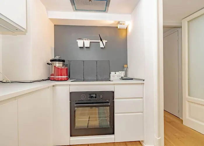 Cozy Near Bocconi Apartment