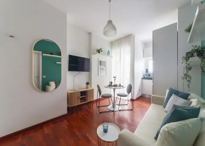The Rent - One-bedroom With A Terrace In Corso Sempione 밀라노