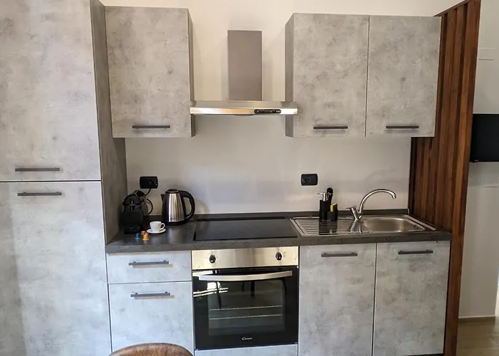 - Gluck アパート *