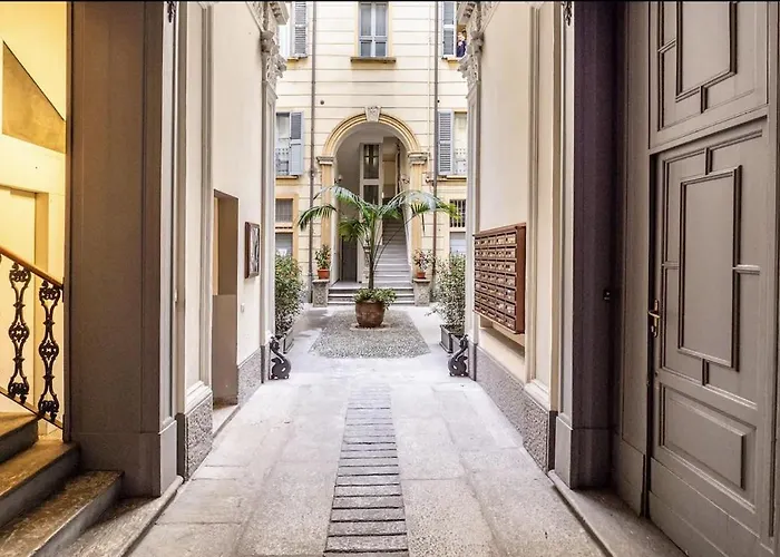 In Palazzo Storico * Milan