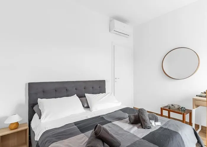 X4-self Check-in-m2 Famagosta-ac Milano