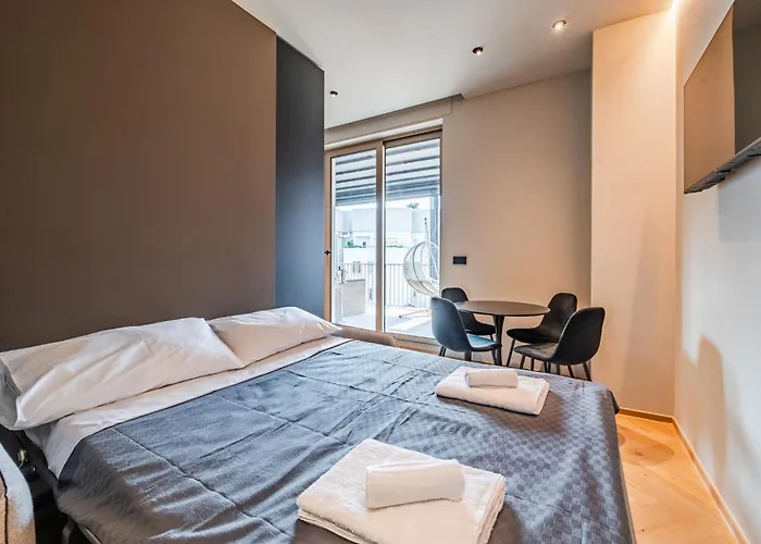 Terrazza Con Jacuzzi E Vista Iconica Sul Duomo דירה