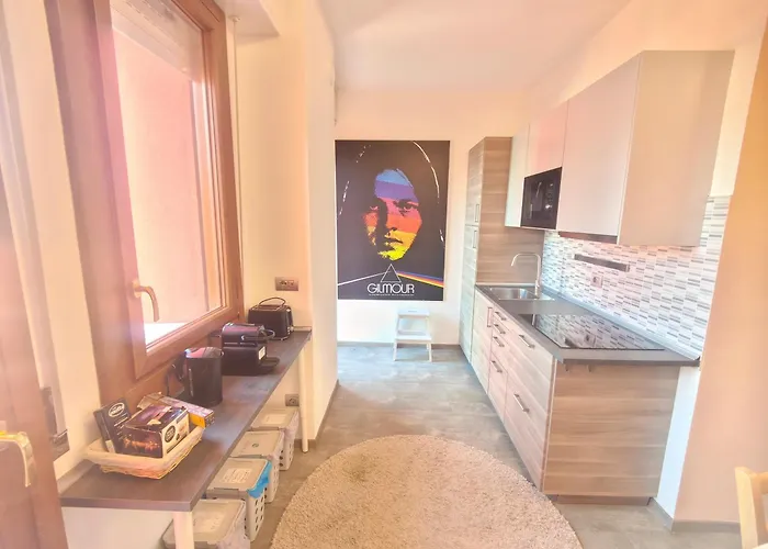 Porta Romana - Lattuada 2 Broom Next To Metro *