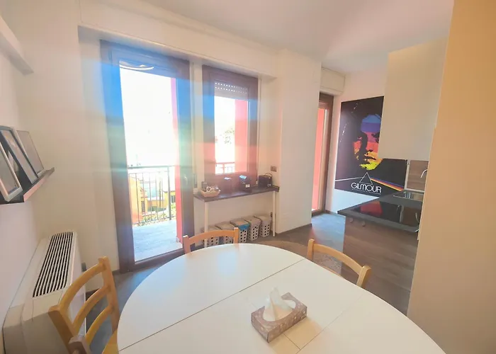 Porta Romana - Lattuada 2 Broom Next To Metro 밀라노