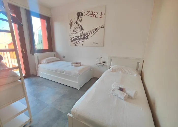 Porta Romana - Lattuada 2 Broom Next To Metro