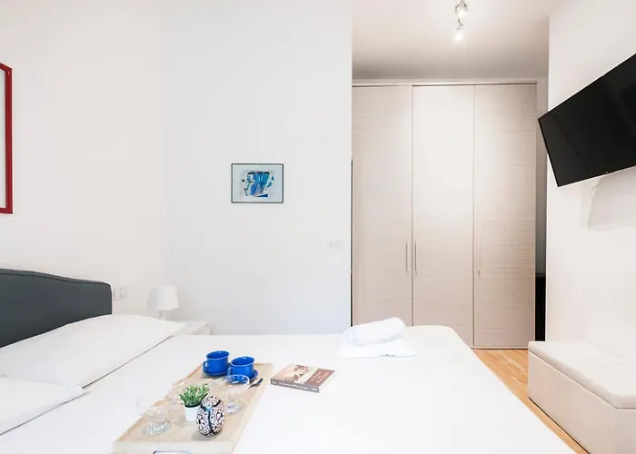 Easylife - - Torriani 1 I - Porta Venezia Апартаменты *