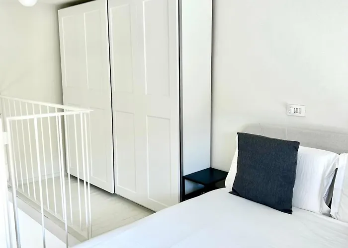 Vercelli-solari, Design District, Metro M1 8min A Piedi