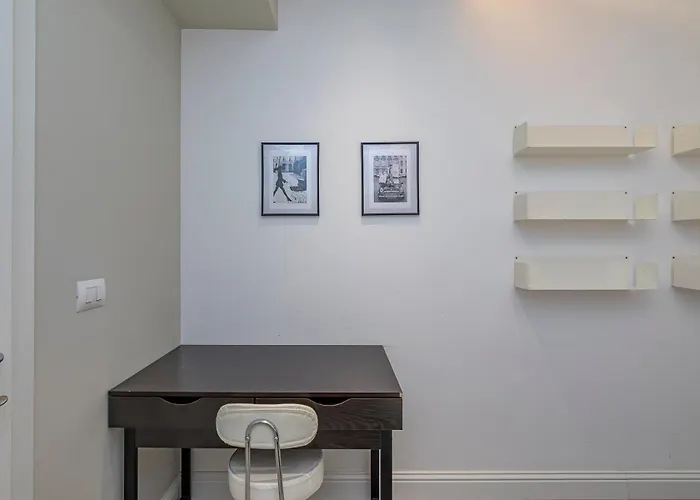 Xenia - Modern Three-room In Moscova Area Milán