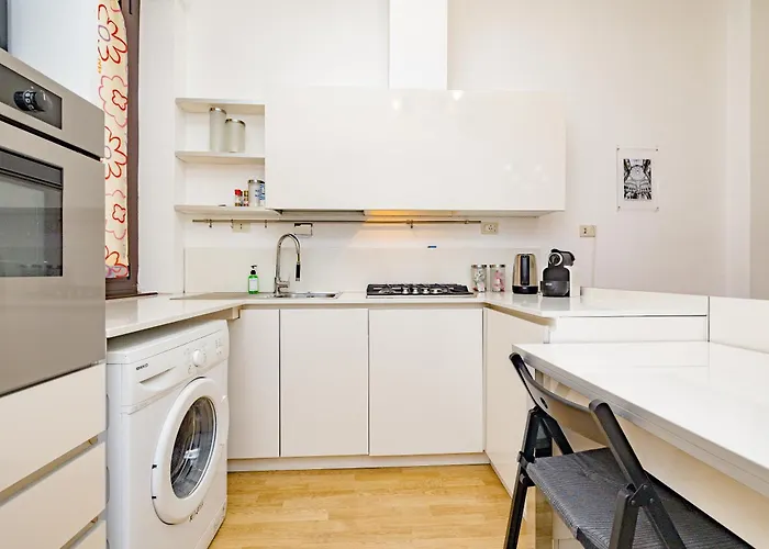 Minimal Near Bocconi ميلان