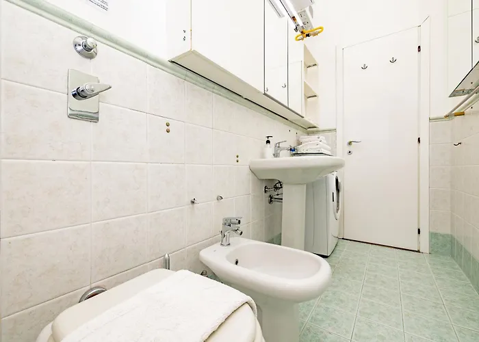 Minimal Near Bocconi * ميلان