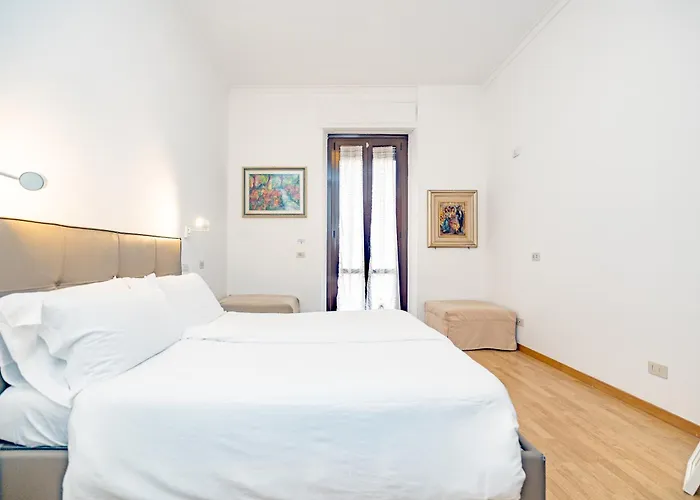 Minimal Near Bocconi ميلان