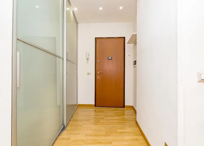 Minimal Near Bocconi * ميلان