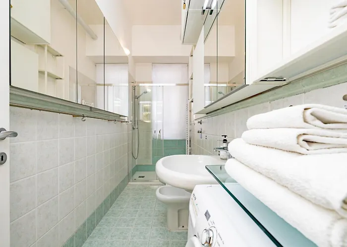 Minimal Near Bocconi ميلان