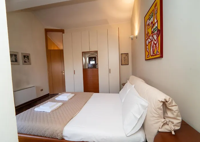 Апартаменты Penthouse Isola, A Few Steps From Offices Cortina 26