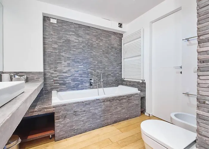 Ampia Casa Indipendente Con Giardino Privato *
