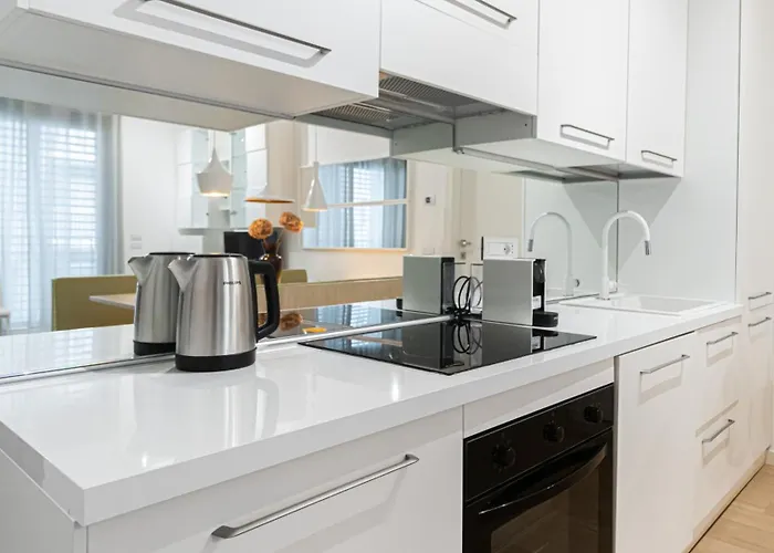 Italianway - Compagnoni 12 - Mirabel * Milano