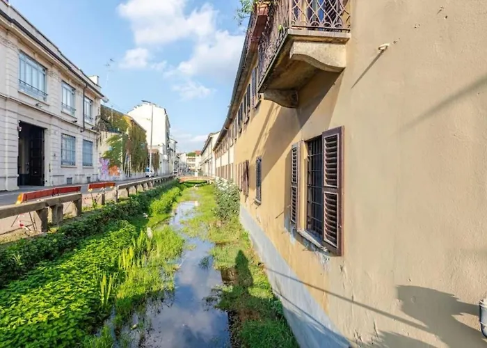 Tiny House On Water Surrounded By Greenery * Milán
