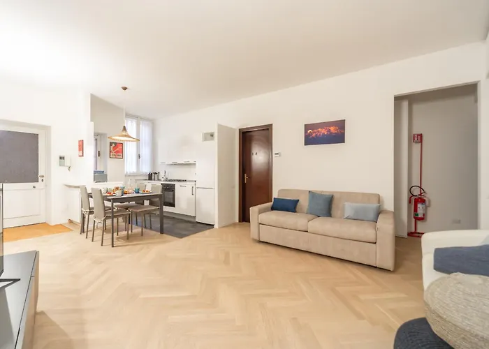 Charming 2-bedroom In Milanese Building *
