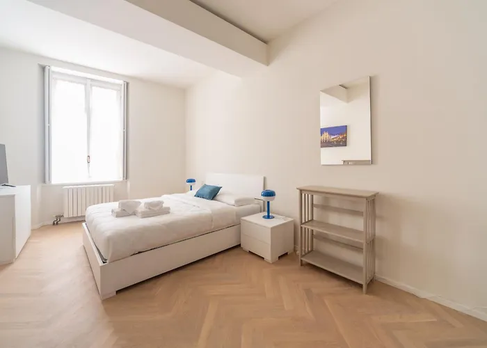 Charming 2-bedroom In Milanese Building Milaan