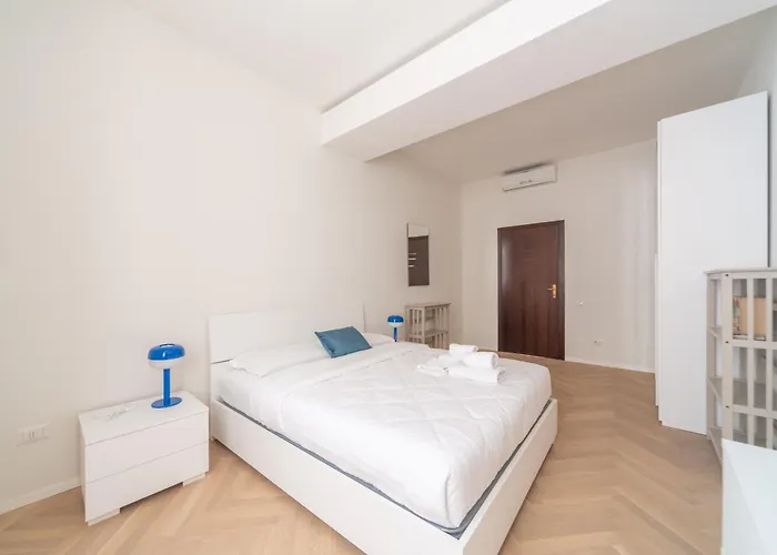 Charming 2-bedroom In Milanese Building * Milánó
