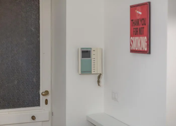 Charming 2-bedroom In Milanese Building *