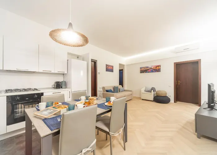 Charming 2-bedroom In Milanese Building Appartamento Milano