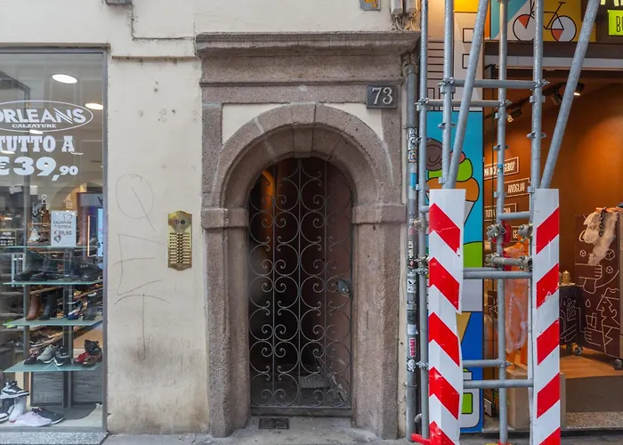 Charming 2-bedroom In Milanese Building Appartamento