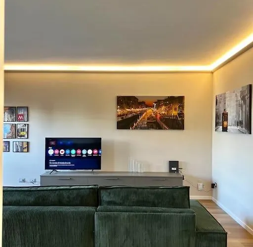 Stadio Fiera Ampio E Luminoso Con Balcone Daire Milano