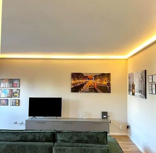 Stadio Fiera Ampio E Luminoso Con Balcone Appartamento Milano