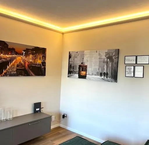 Daire Stadio Fiera Ampio E Luminoso Con Balcone Milano