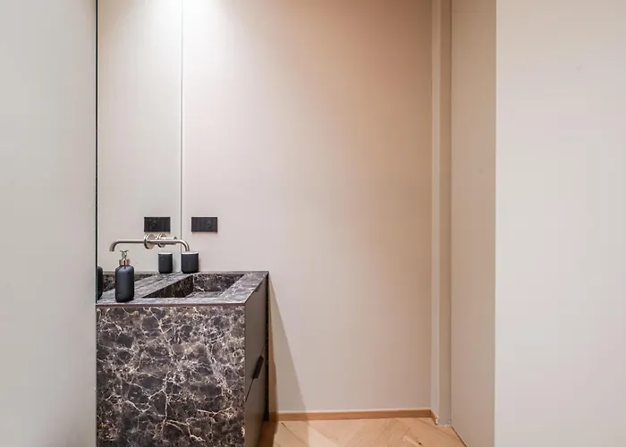 Terrazza Con Jacuzzi E Vista Iconica Sul Duomo * מילאנו