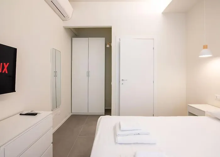 Modern Ac, Wifi Next To 2 Metro Line Stations And Life Area * Milán