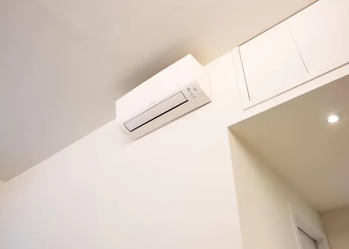 Modern Ac, Wifi Next To 2 Metro Line Stations And Life Area *