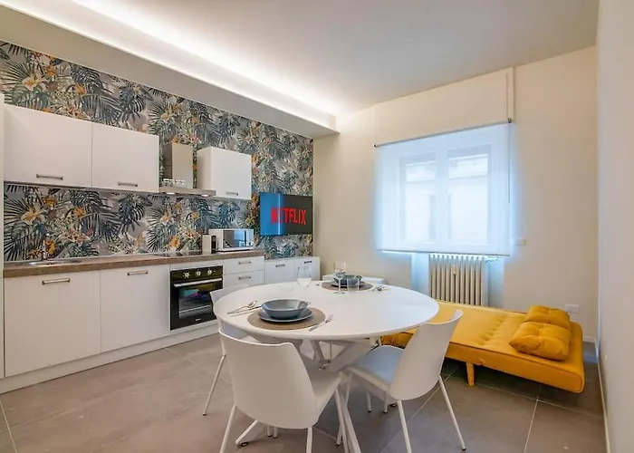 Modern Ac, Wifi Next To 2 Metro Line Stations And Life Area * Milán