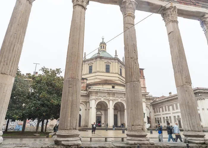 Charming 2-bedroom In Milanese Building Milaan