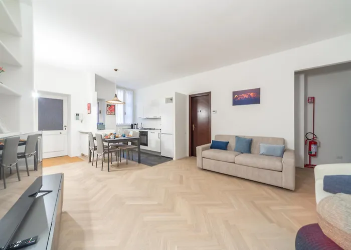 Charming 2-bedroom In Milanese Building
