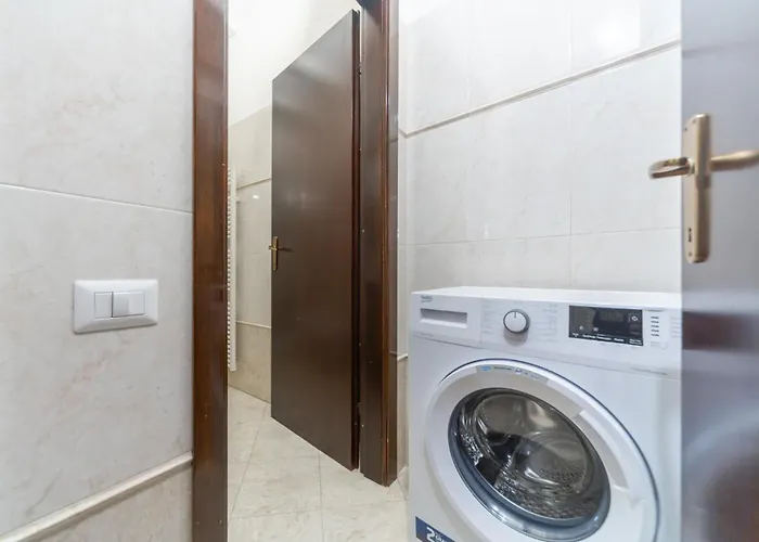 Appartamento Charming 2-bedroom In Milanese Building