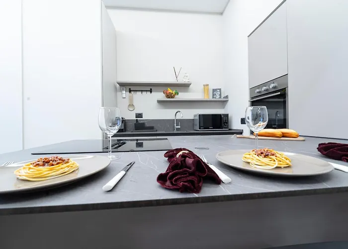 Lejlighed Designed In Center Gae Aulenti Area With Ac, Wifi And Subway Airport Connected Steps From Station *