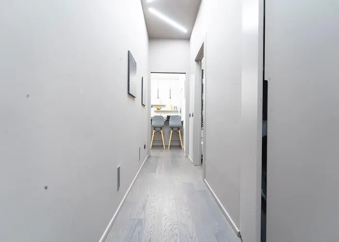 Designed In Center Gae Aulenti Area With Ac, Wifi And Subway Airport Connected Steps From Station Milano